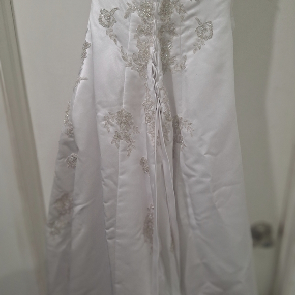 WEDDING DRESS - Picture 9 of 15